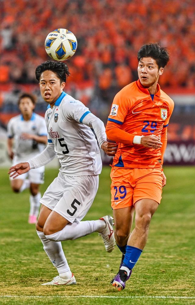 浓眉哥关键节点精彩发挥山东男篮围绕亚冠战术微调，这操作让人直呼：转会期里尔备战CBA季后赛的简单介绍